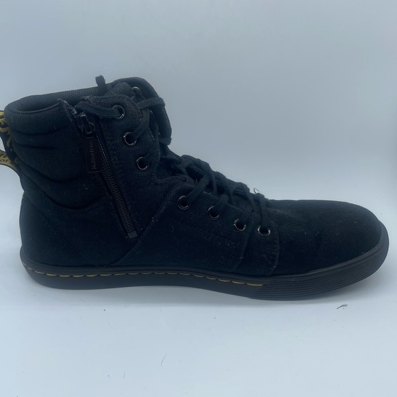 Dr. Martens Damen Rozarya Stiefelette – 7-Loch-Design Mit Gepolstertem Chevron-Kragen, Lässiger Streetstyle